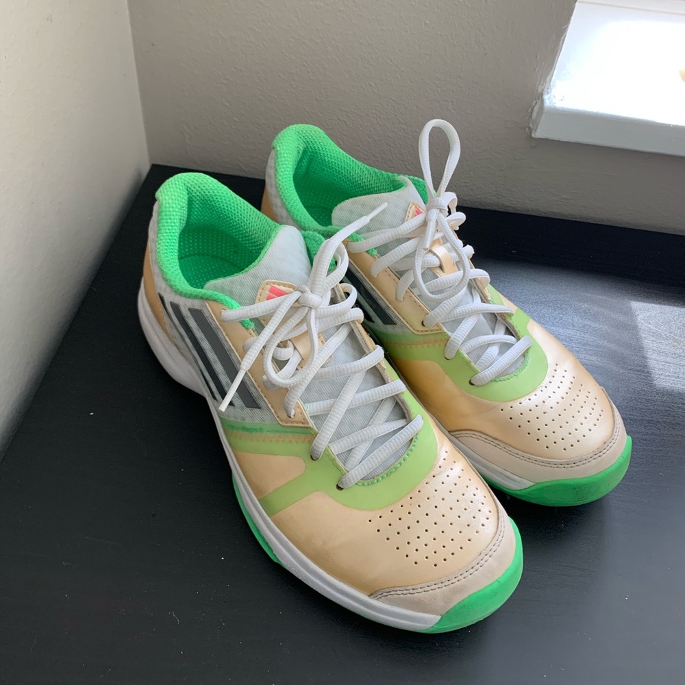 Adidas women’s sport shoe